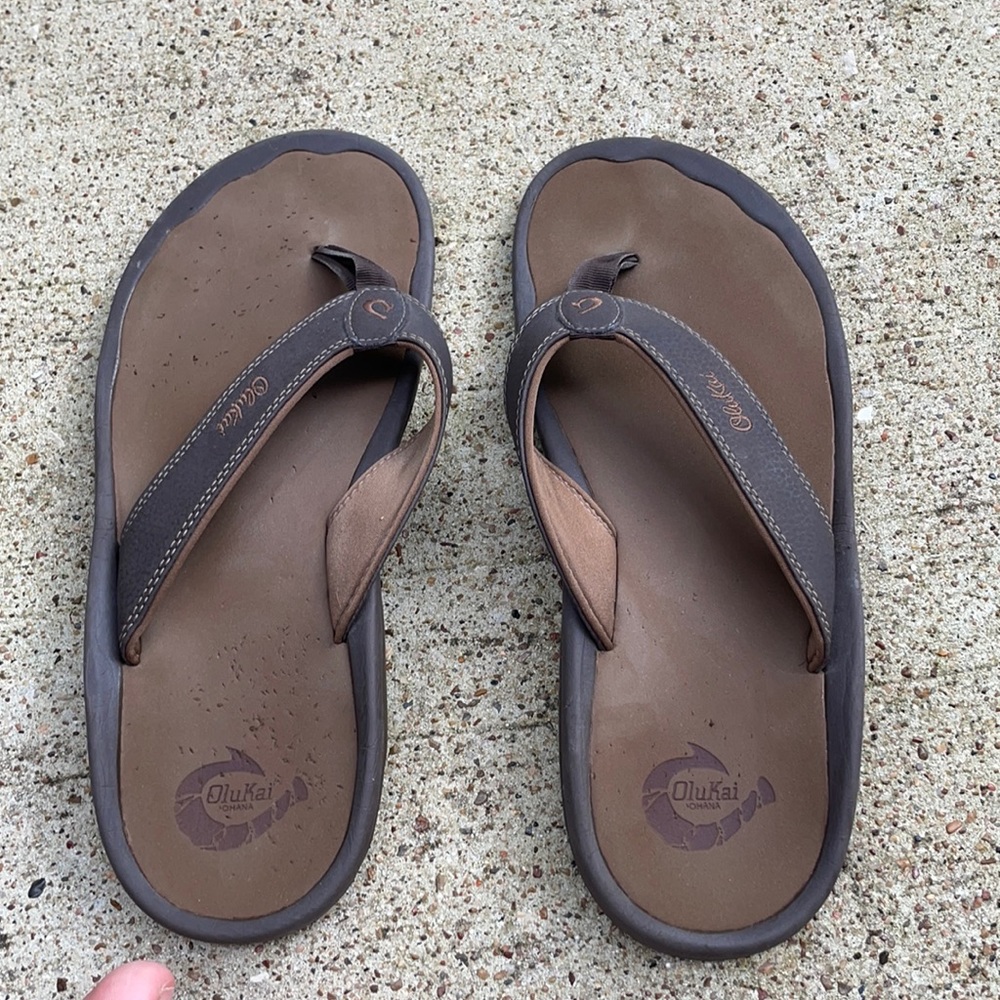 Men’s OluKai flip flips